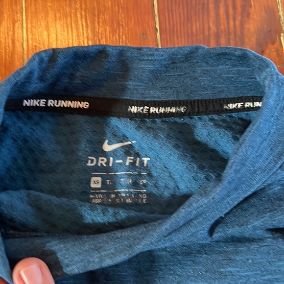 Nike sweatshirt - Picture 2 of 4